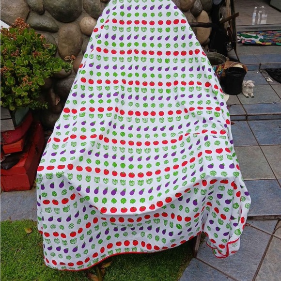 Neiman Marcus 1970s vintage vegetable print table cloth - Picture 2 of 9